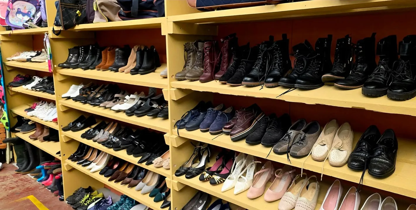 Rayon chaussures d'occasion pour femmes, hommes et enfants à la recyclerie de la M.A.S